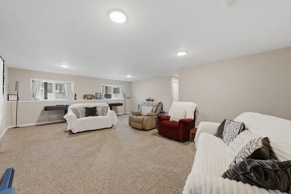 3245 S Bluelake Court Wichita KS 67215