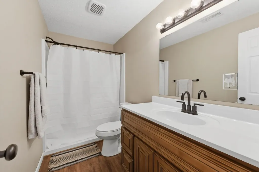 3245 S Bluelake Court Wichita KS 67215