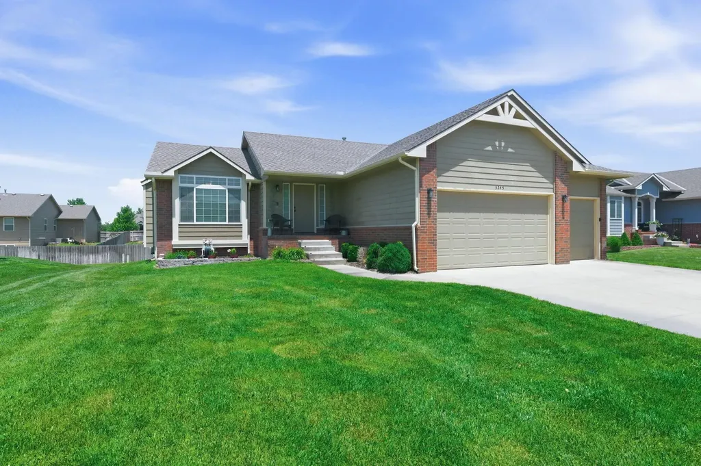 3245 S Bluelake Court Wichita KS 67215