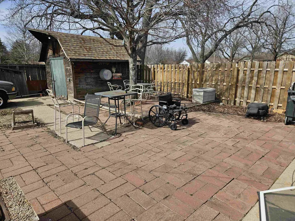 2711 S Laura Avenue Wichita KS 67216