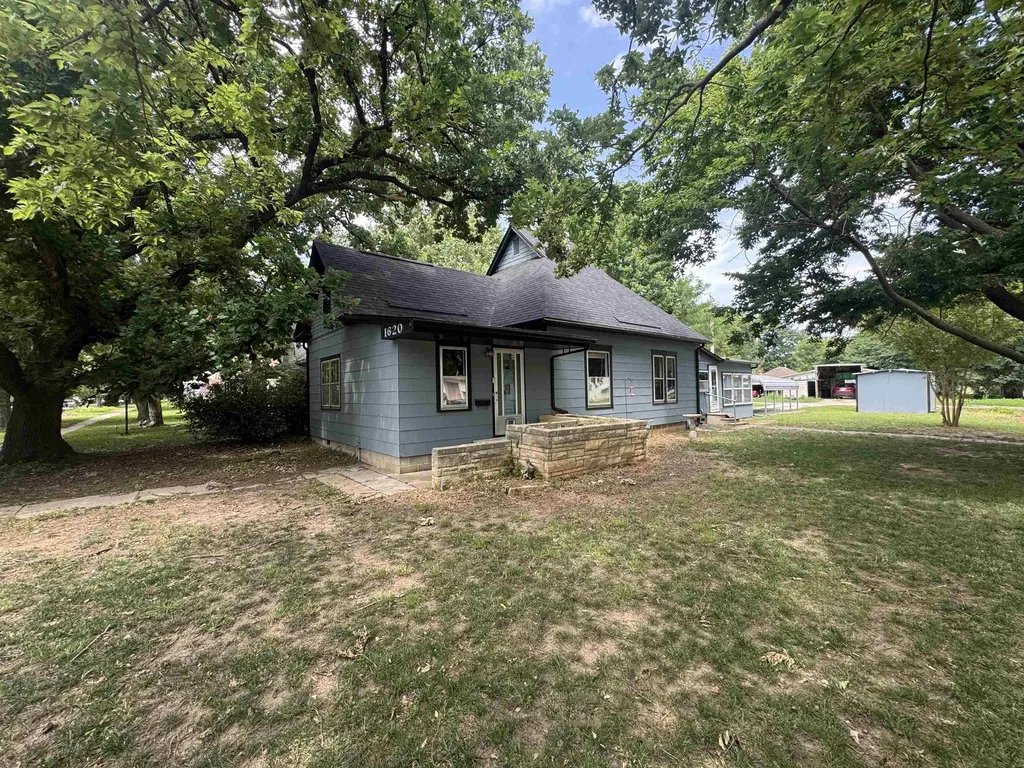 1620 Fuller Winfield KS 67156