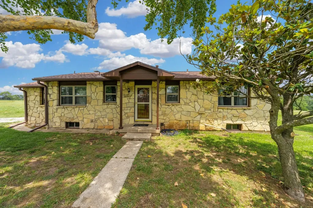 14464 172nd Road Winfield KS 67156