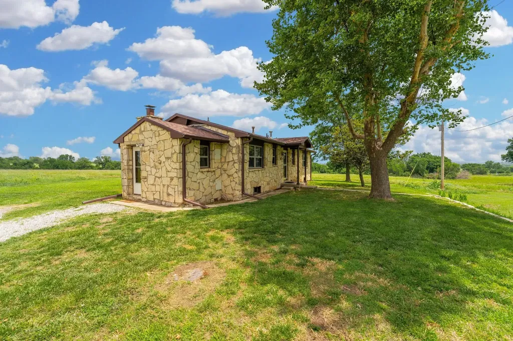 14464 172nd Road Winfield KS 67156