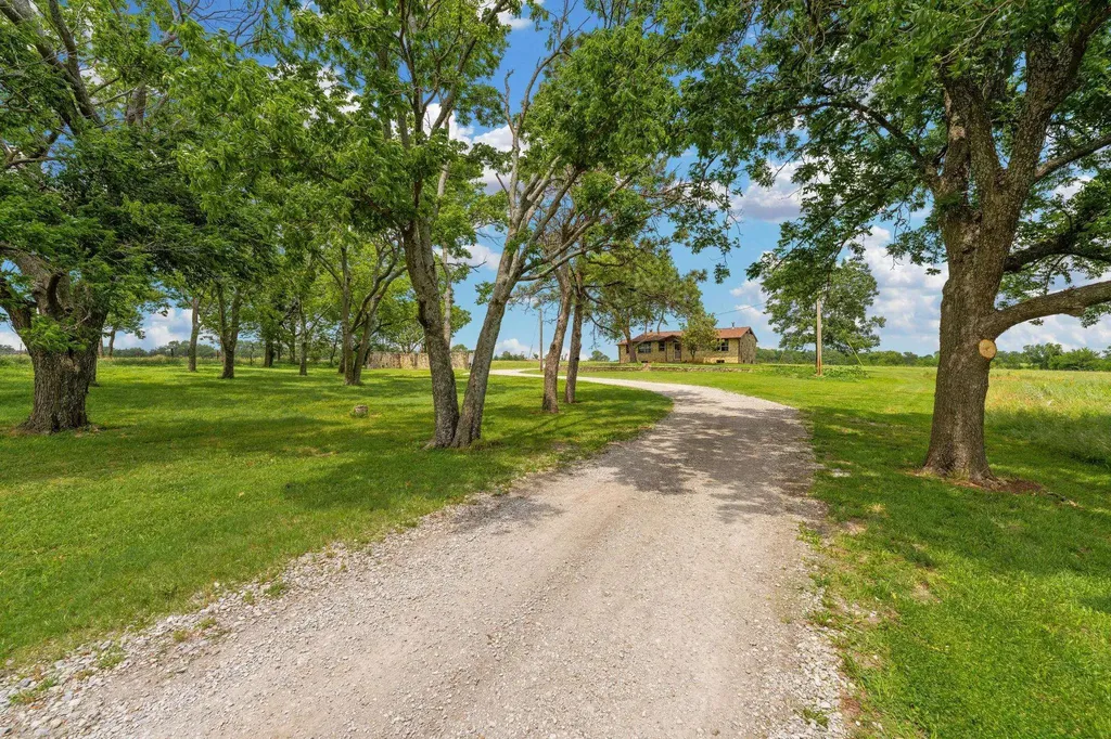 14464 172nd Road Winfield KS 67156