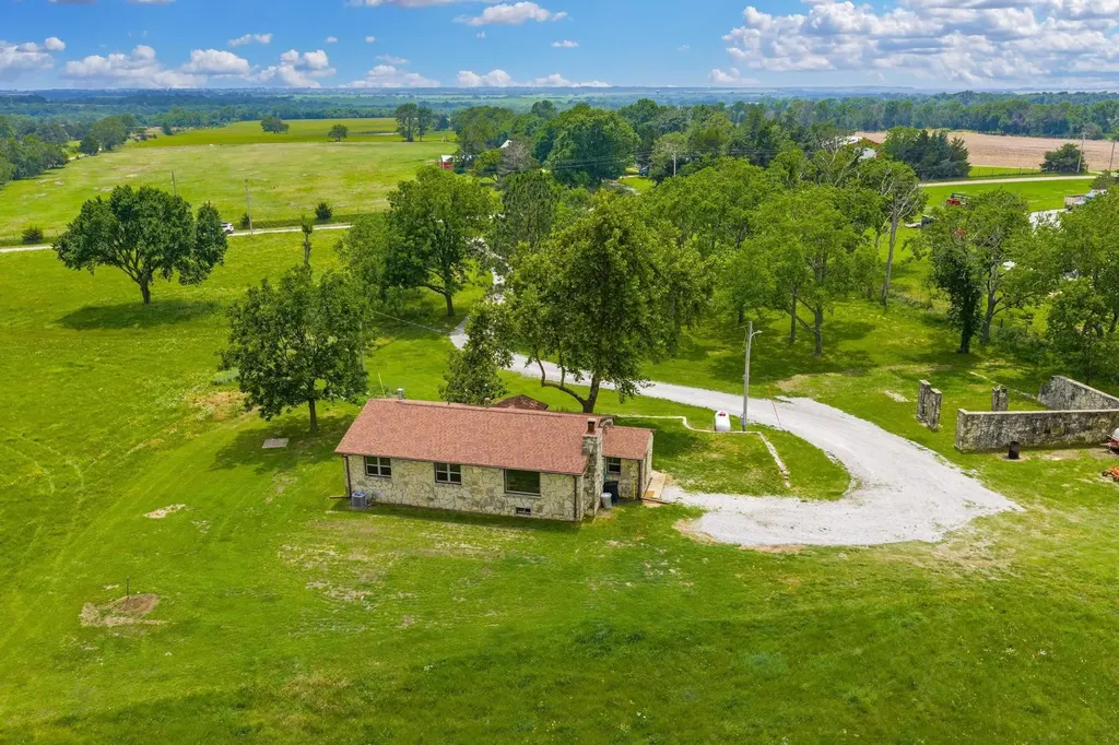 14464 172nd Road Winfield KS 67156