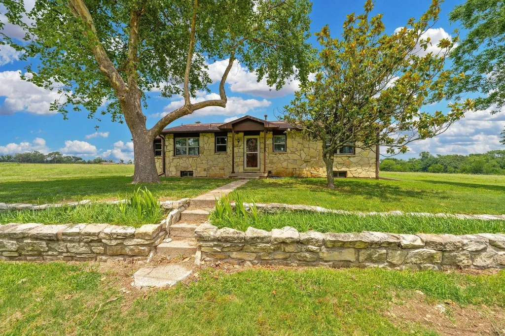 14464 172nd Road Winfield KS 67156