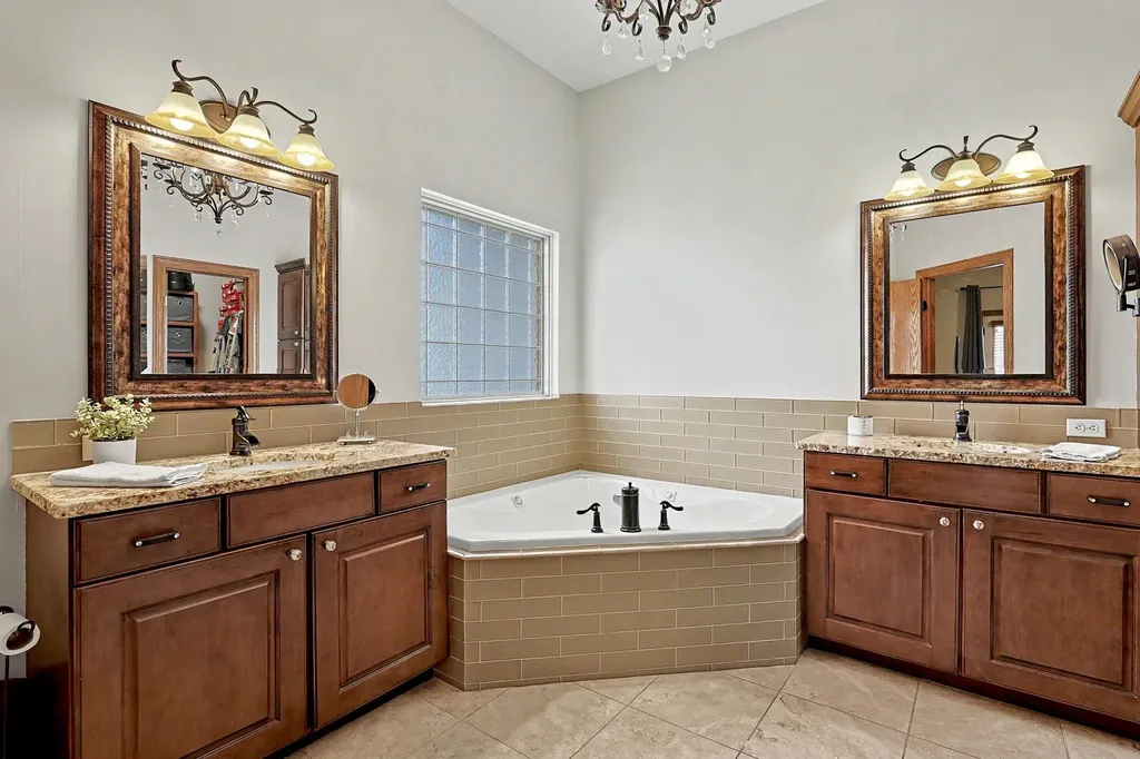 6727 W Northwind Court Wichita KS 67205
