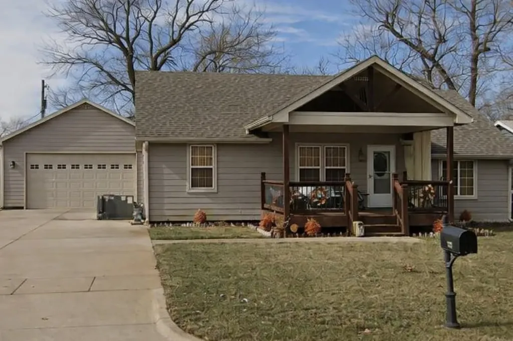1213 N Edwards Wichita KS 67203