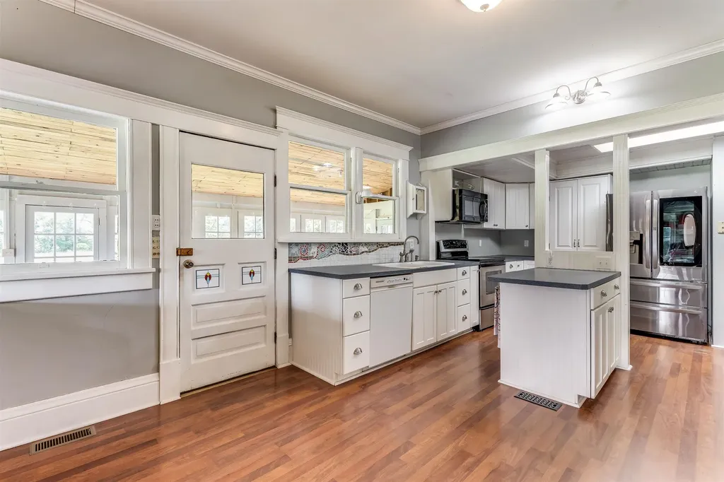 13113 S Victory Road Haven KS 67543