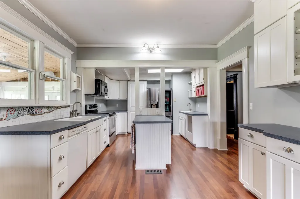 13113 S Victory Road Haven KS 67543