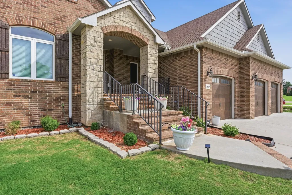 1819 W Edgewood Drive Wellington KS 67152-4724