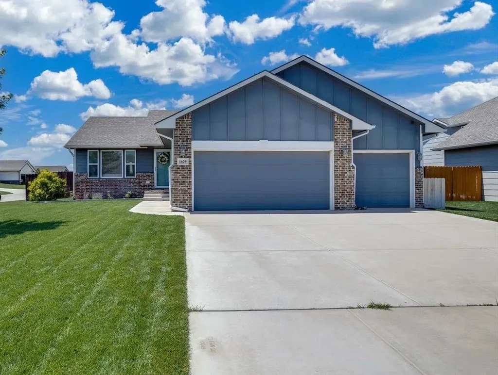 1629 N Thoroughbred Street Wichita KS 67235