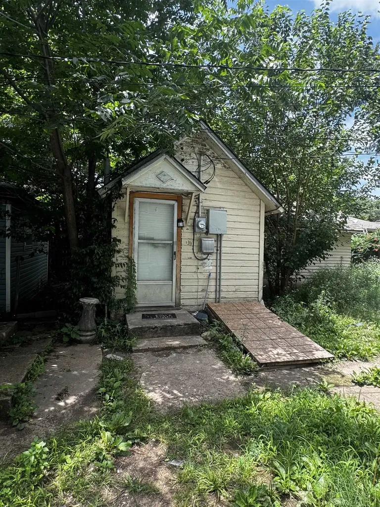 128 1/2 Main Augusta KS 67060