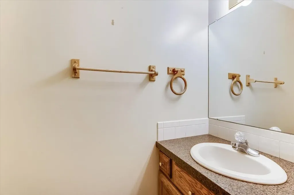 133 N Parkdale Court Wichita KS 67212
