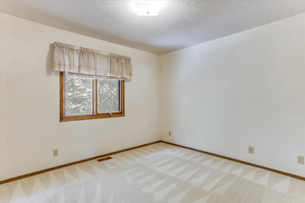 133 N Parkdale Court Wichita KS 67212