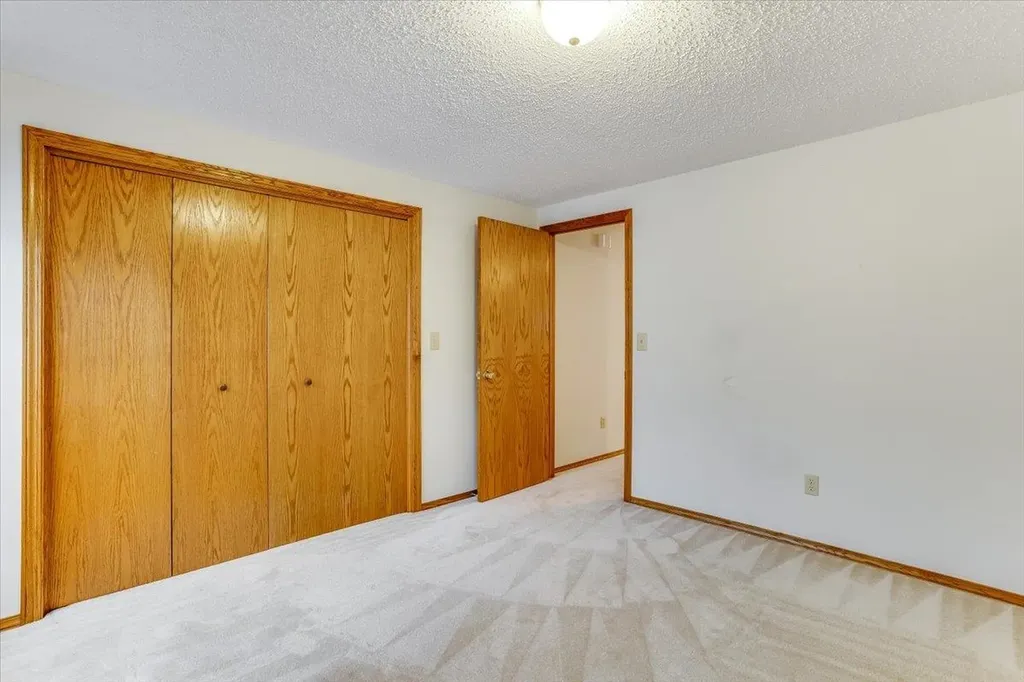 133 N Parkdale Court Wichita KS 67212