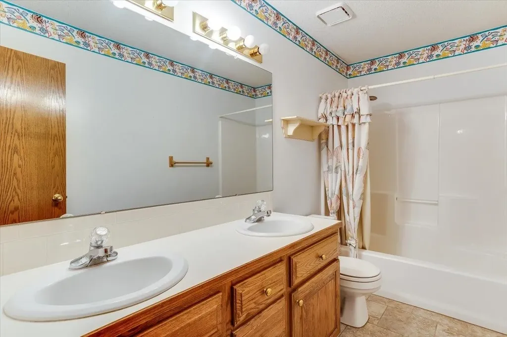 133 N Parkdale Court Wichita KS 67212