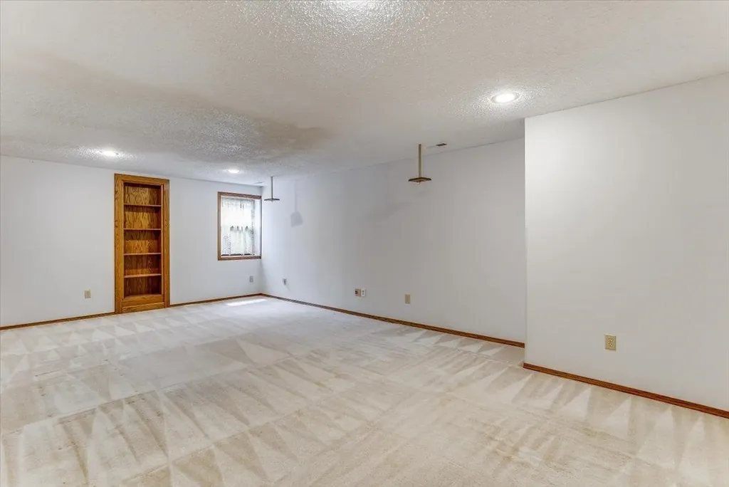 133 N Parkdale Court Wichita KS 67212