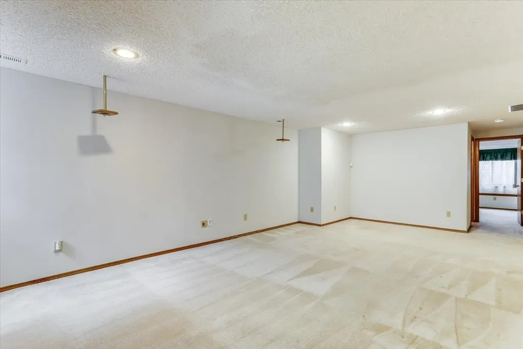 133 N Parkdale Court Wichita KS 67212