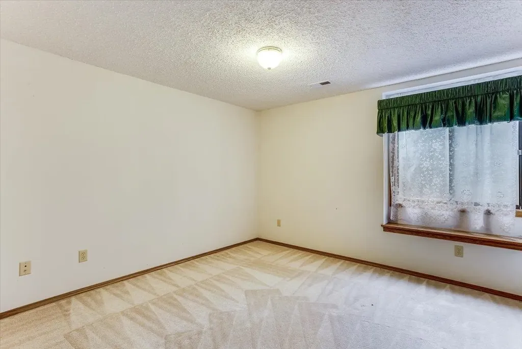 133 N Parkdale Court Wichita KS 67212
