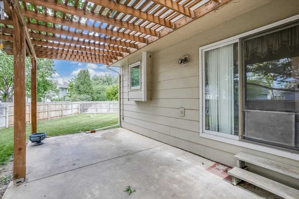 133 N Parkdale Court Wichita KS 67212