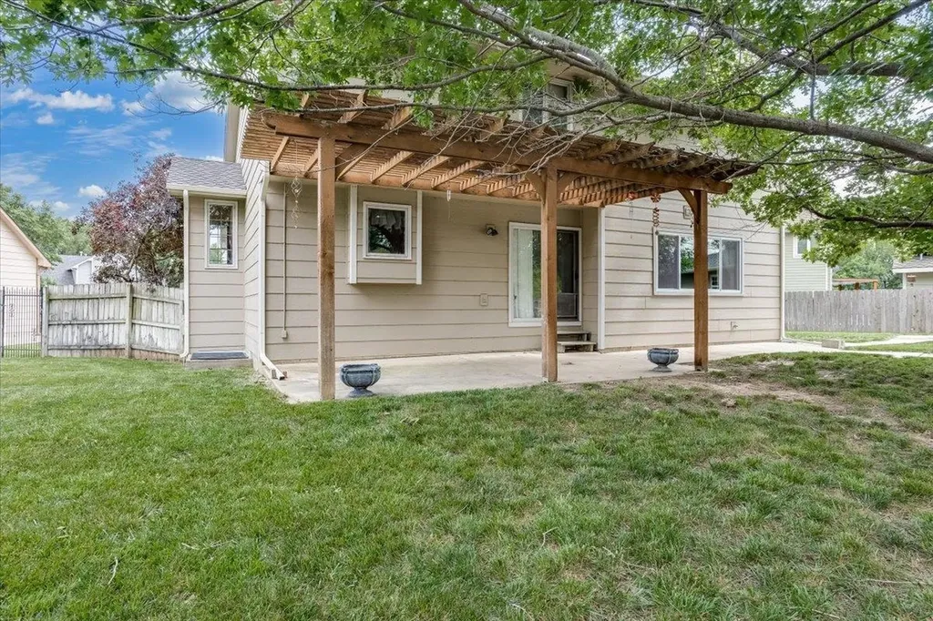 133 N Parkdale Court Wichita KS 67212