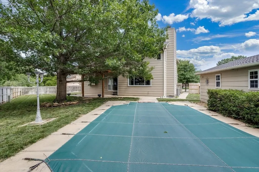 133 N Parkdale Court Wichita KS 67212