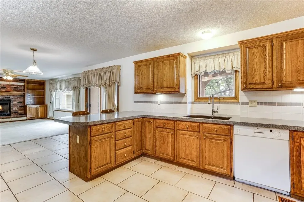 133 N Parkdale Court Wichita KS 67212