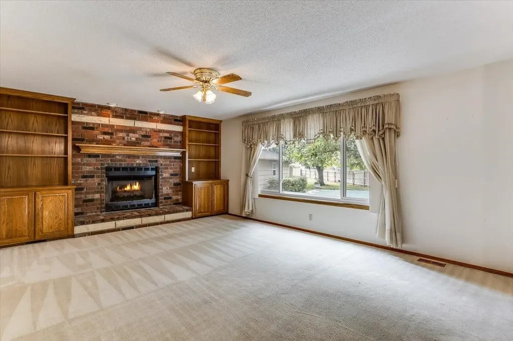 133 N Parkdale Court Wichita KS 67212