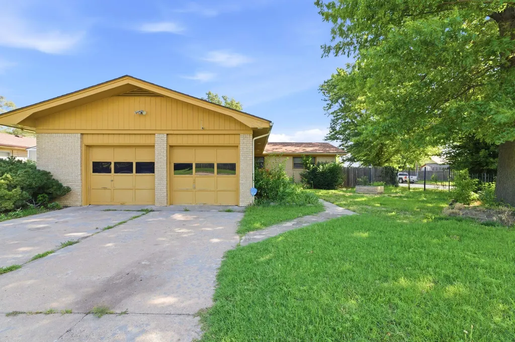 2705 S Martinson Avenue Wichita KS 67217