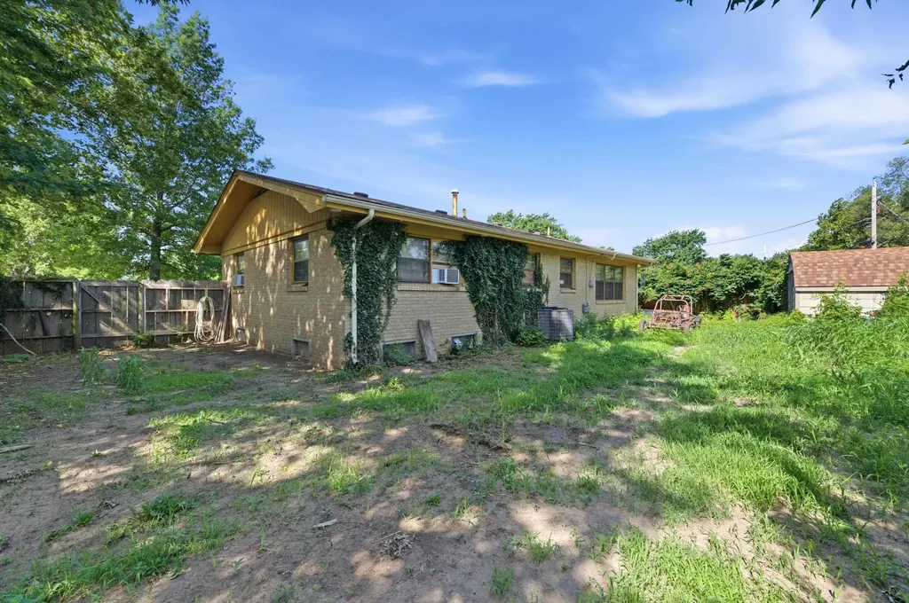 2705 S Martinson Avenue Wichita KS 67217