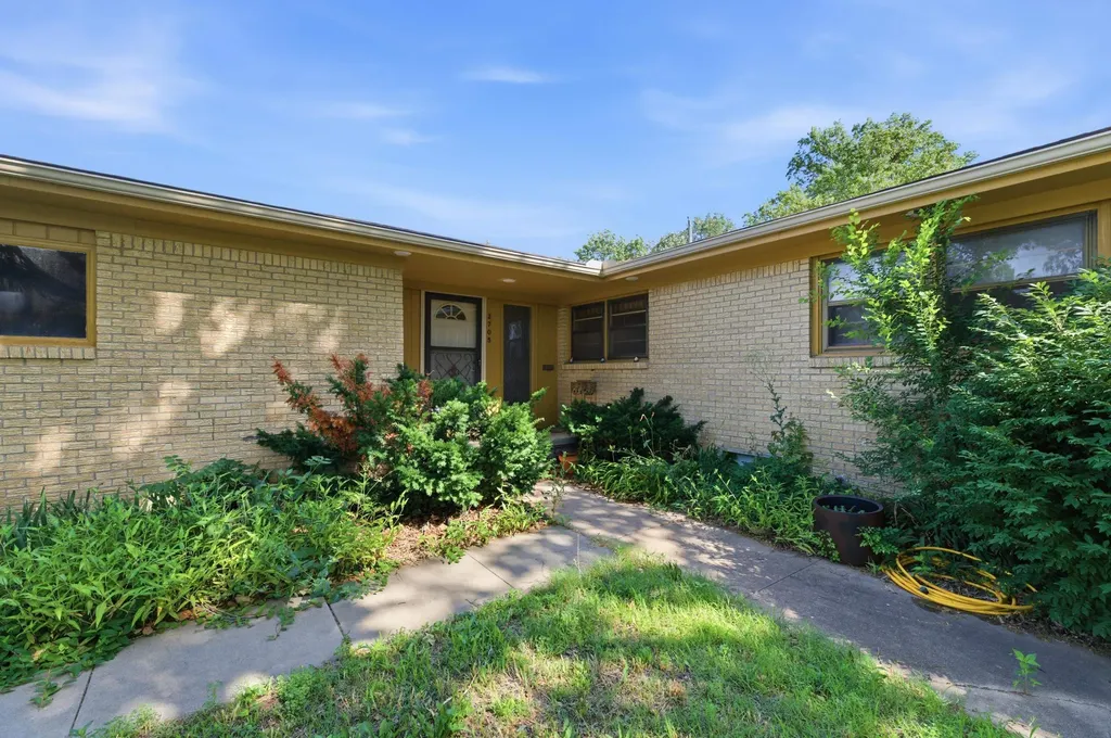 2705 S Martinson Avenue Wichita KS 67217