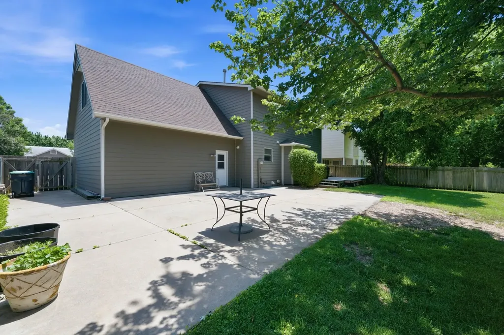 1609 N Cardington Wichita KS 67212