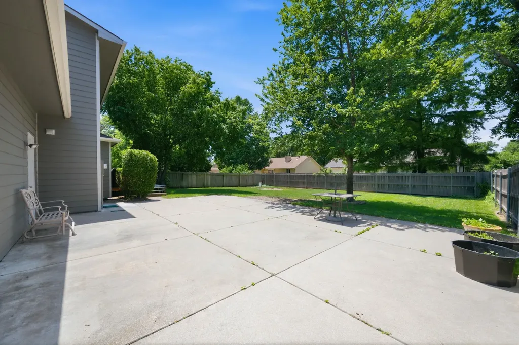1609 N Cardington Wichita KS 67212