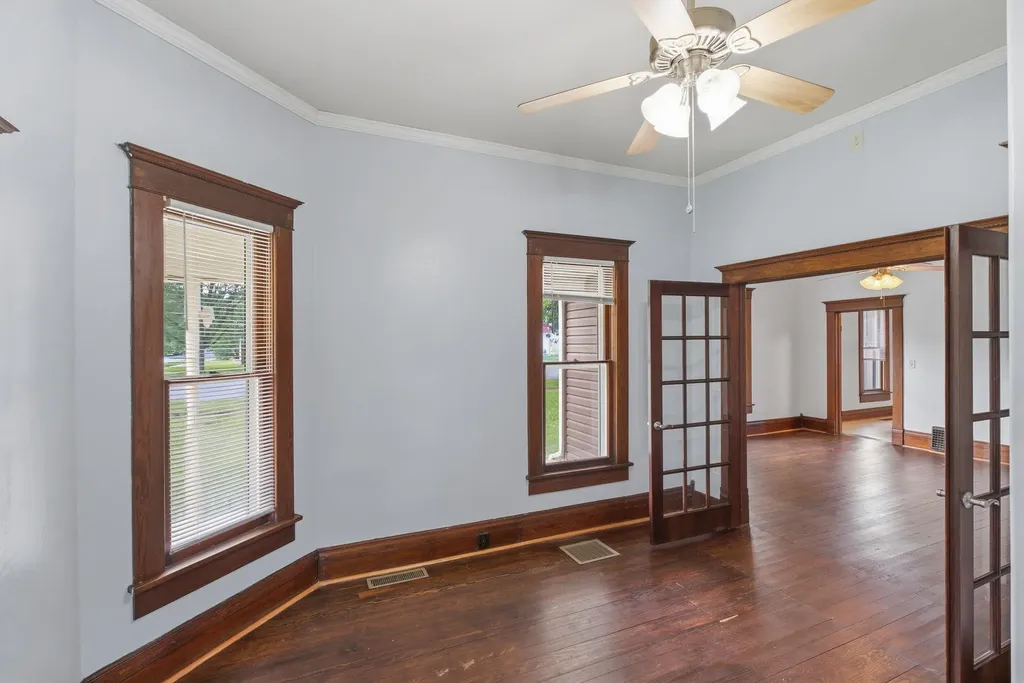110 E Main Street Haven KS 67543