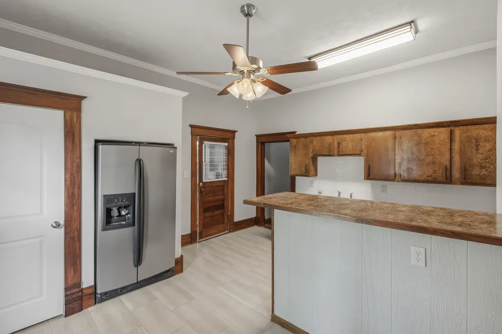 110 E Main Street Haven KS 67543