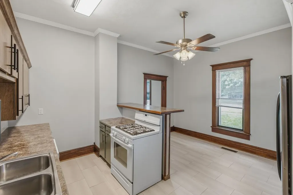 110 E Main Street Haven KS 67543