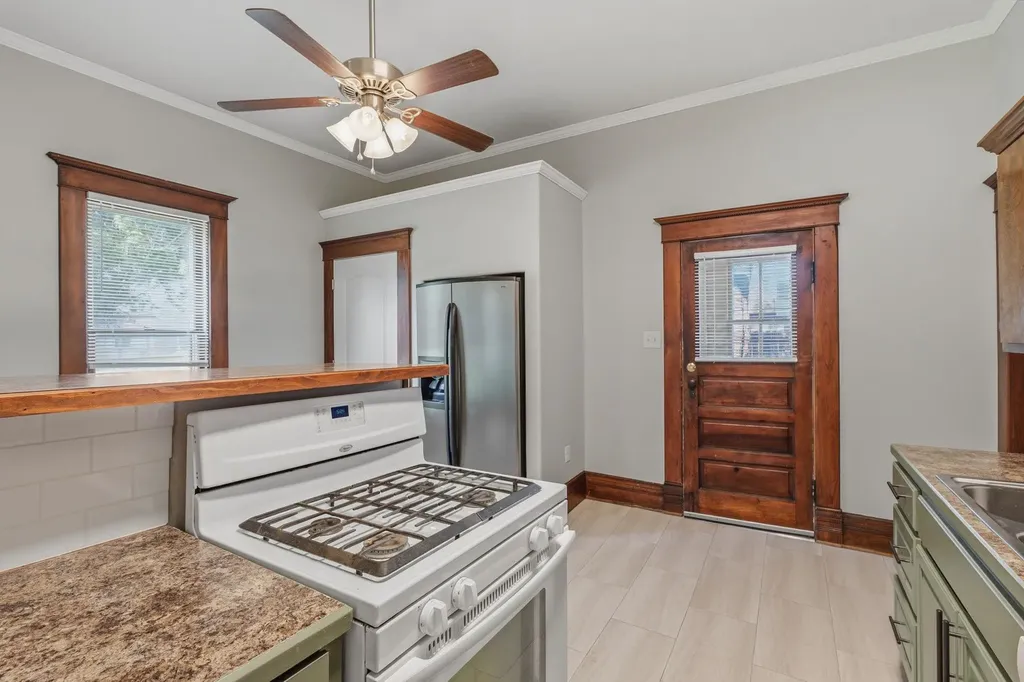 110 E Main Street Haven KS 67543