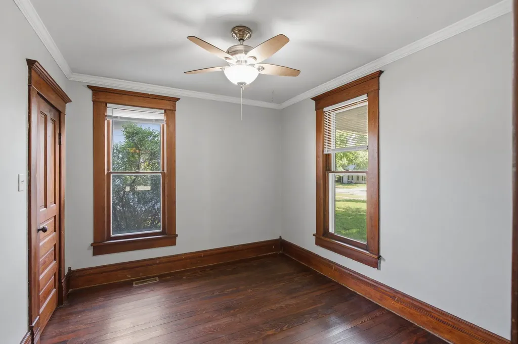 110 E Main Street Haven KS 67543