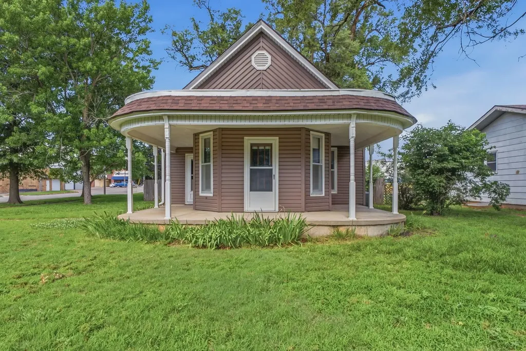 110 E Main Street Haven KS 67543