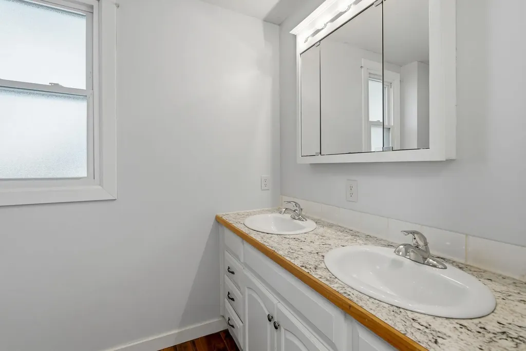 110 E Main Street Haven KS 67543