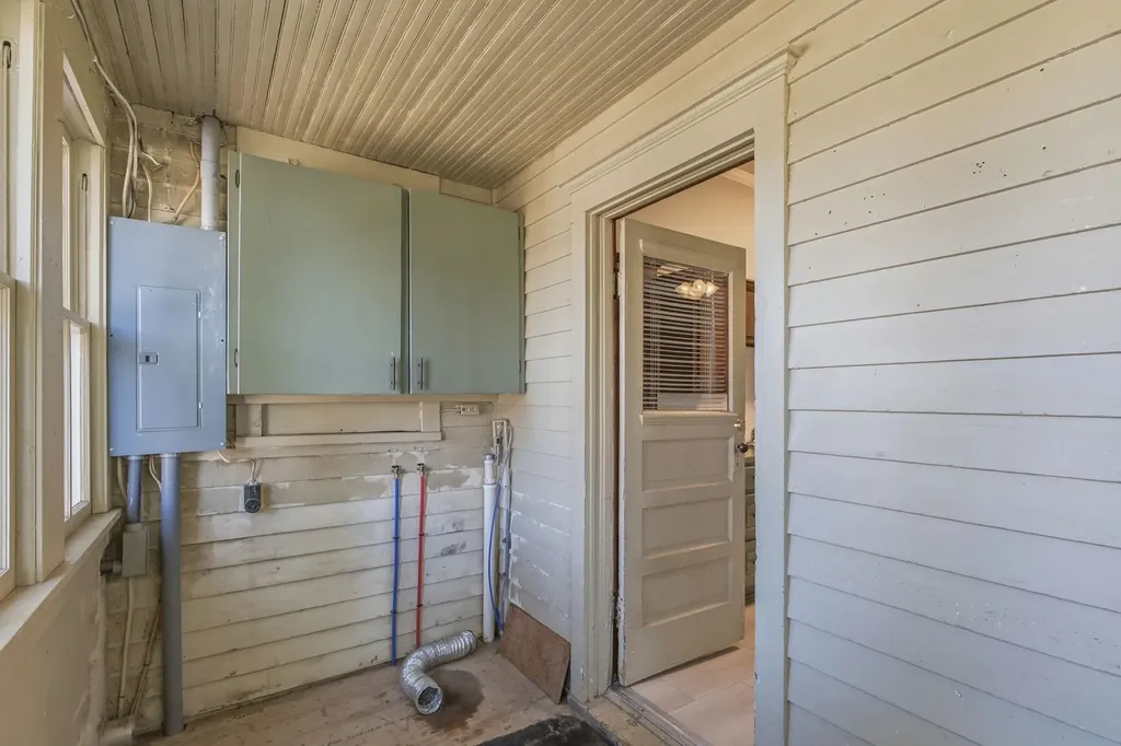 110 E Main Street Haven KS 67543