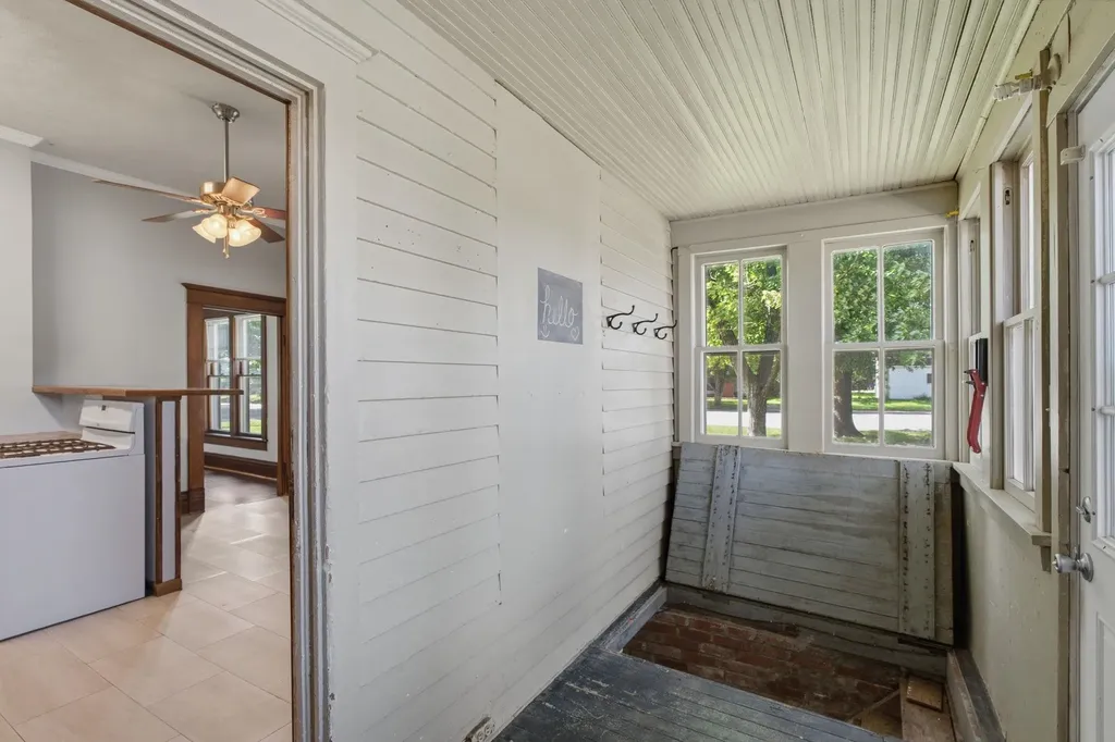 110 E Main Street Haven KS 67543