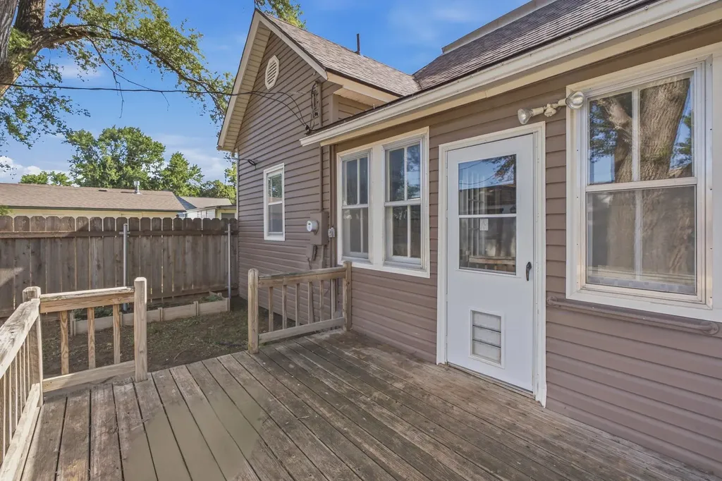 110 E Main Street Haven KS 67543