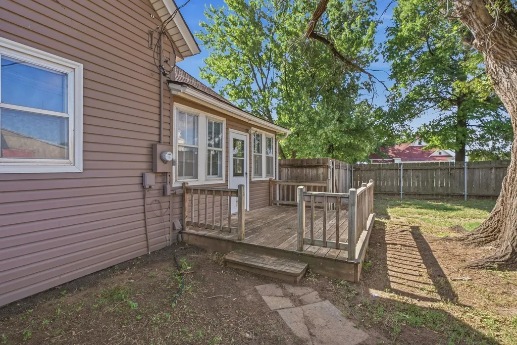 110 E Main Street Haven KS 67543