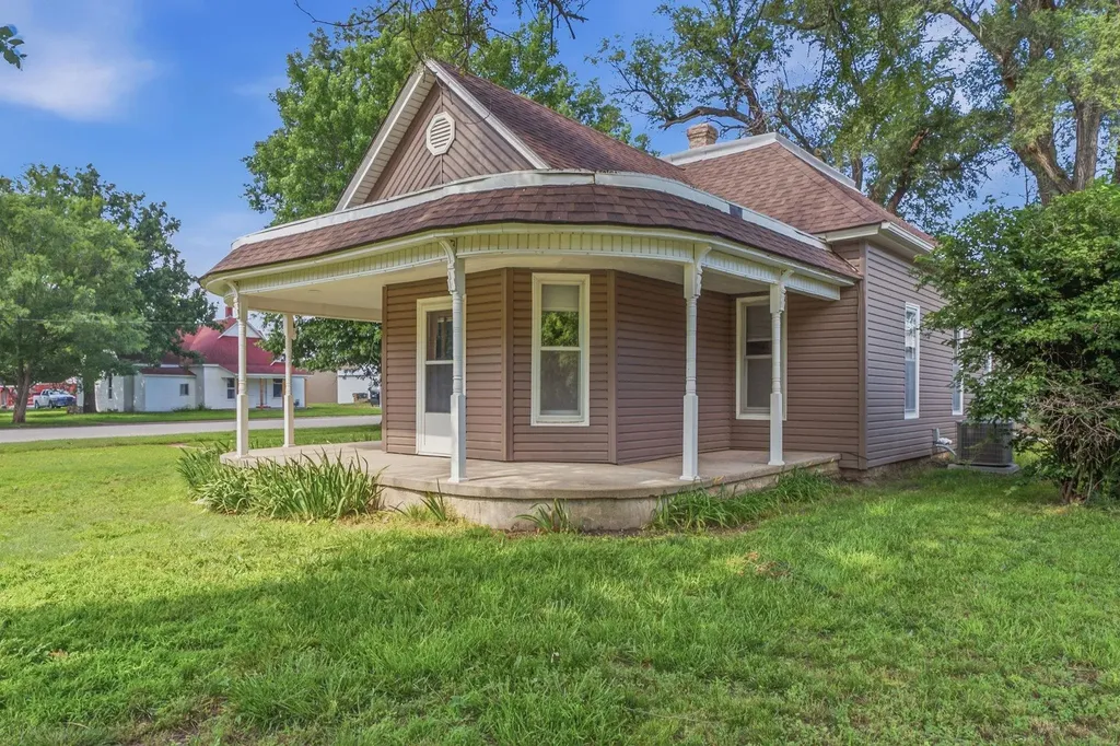 110 E Main Street Haven KS 67543