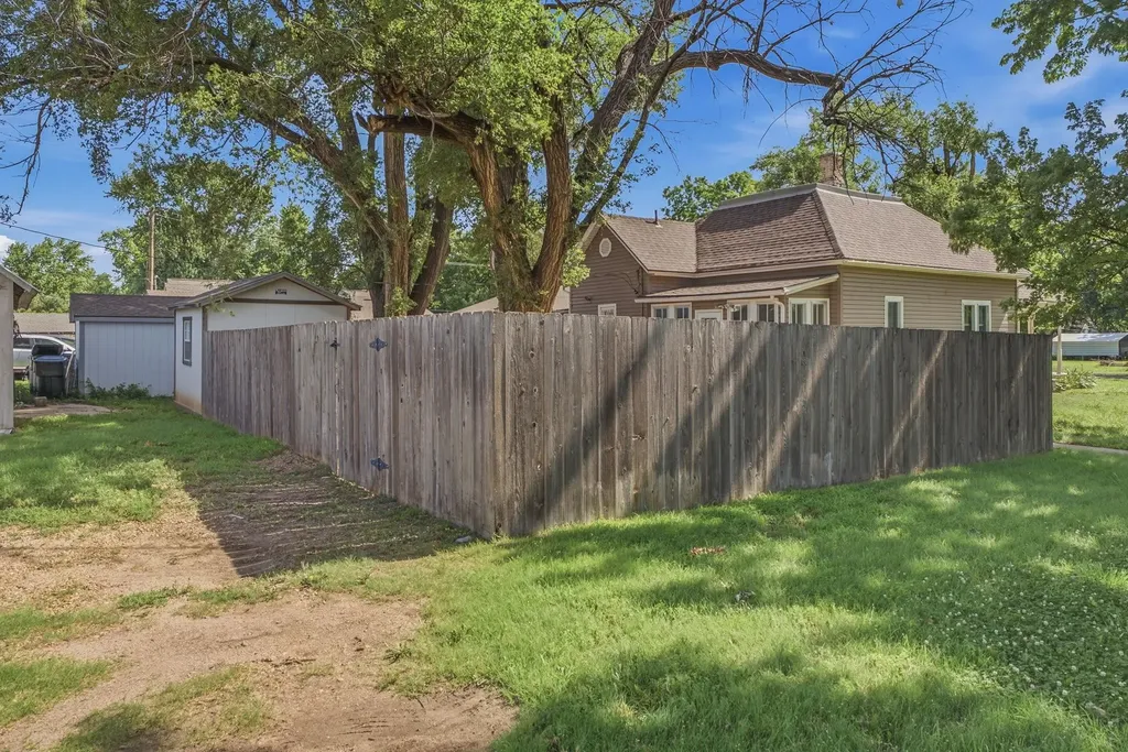 110 E Main Street Haven KS 67543