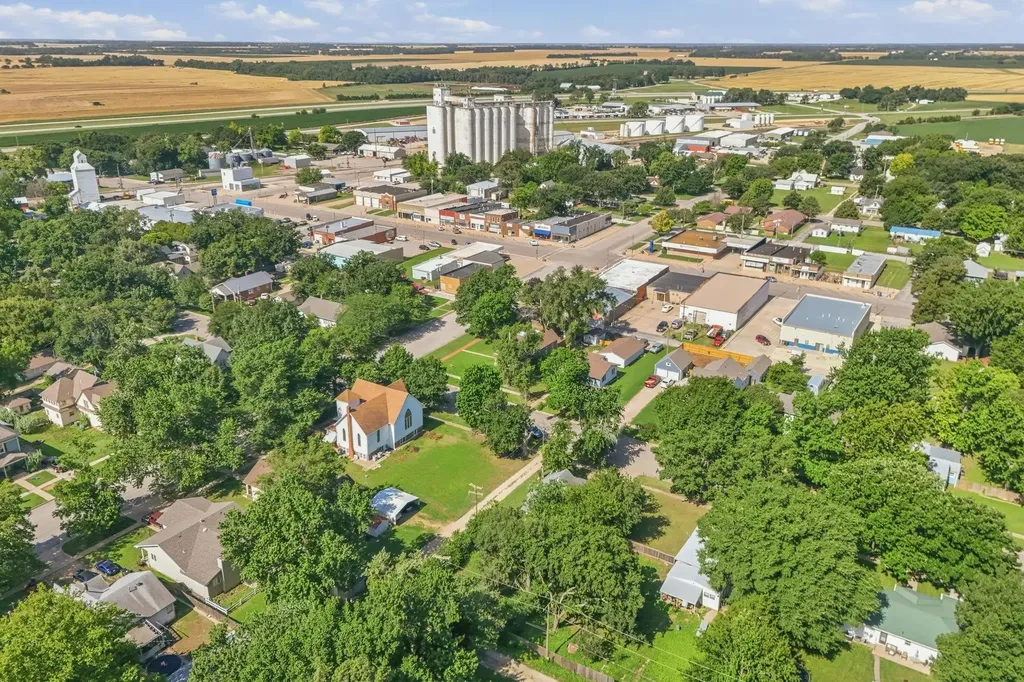 110 E Main Street Haven KS 67543
