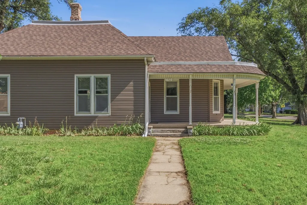 110 E Main Street Haven KS 67543