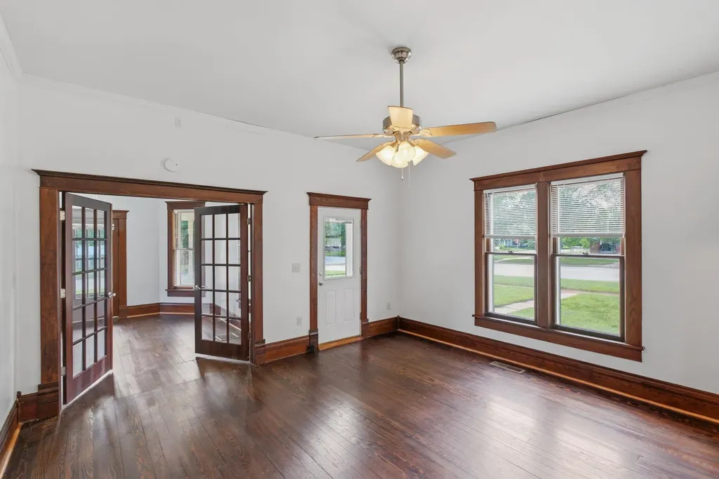 110 E Main Street Haven KS 67543